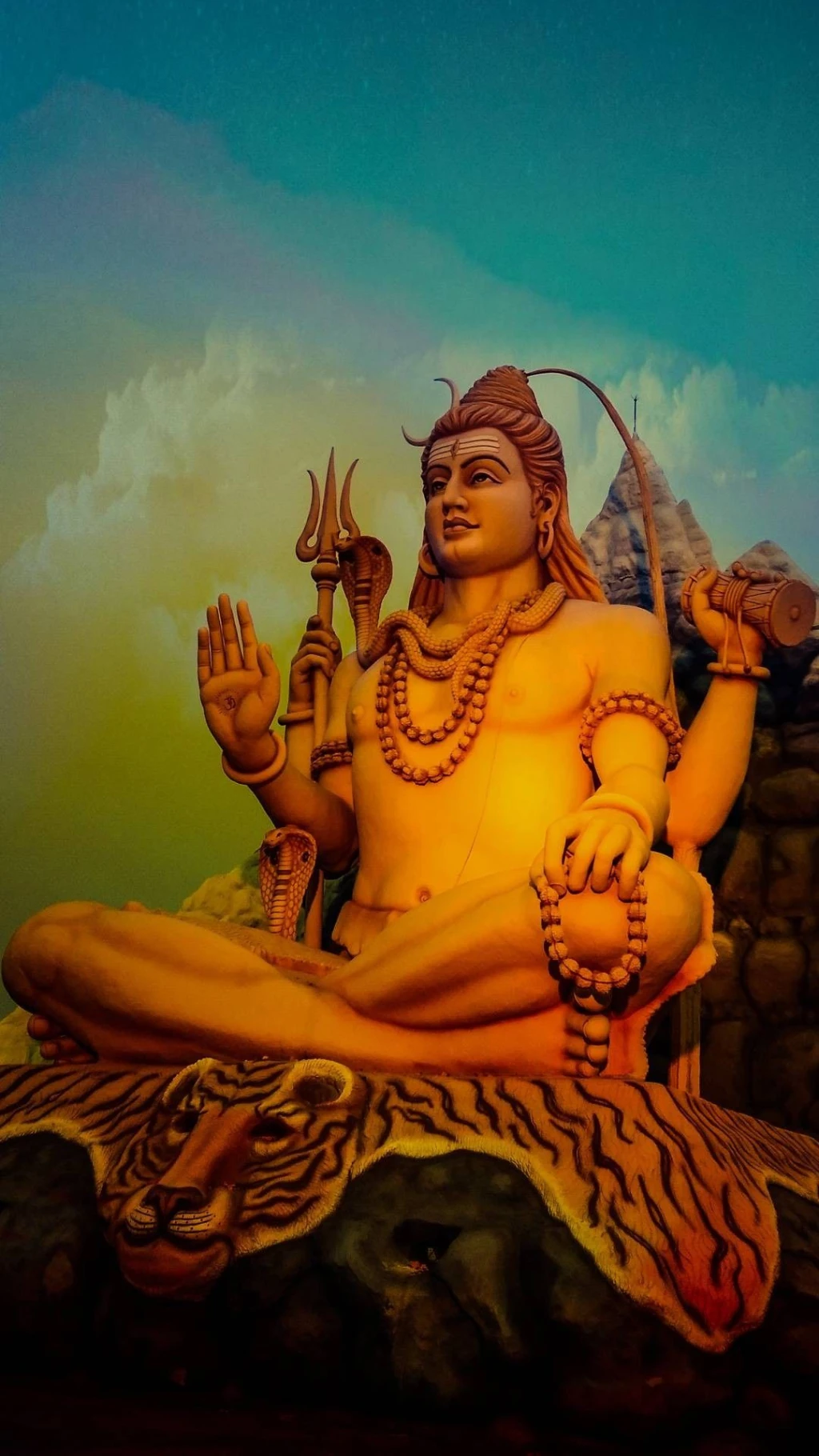 मनवांछित फल की प्राप्ति के लिए भगवान शिव को चढ़ाएं ये दिव्य पत्ते 